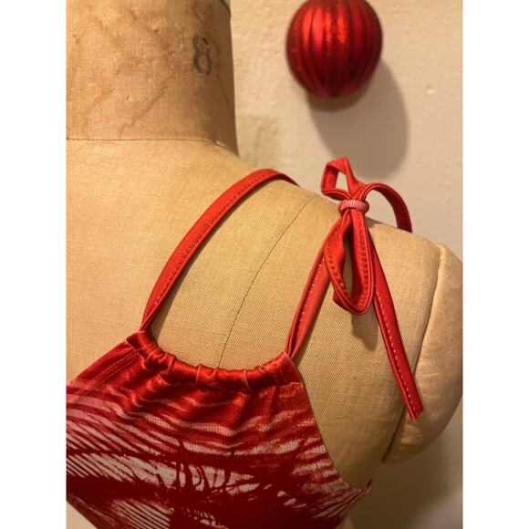 Cape Clique One Shoulder Tie Eye Graphic Cami Crop Top NWT Size 6 Medium - Picture 6 of 8